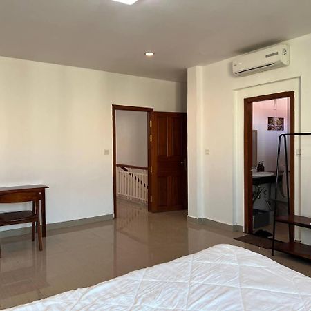 D32 Homestay Near Airport Behind Brown Coffee Airport Phnom Penh Esterno foto